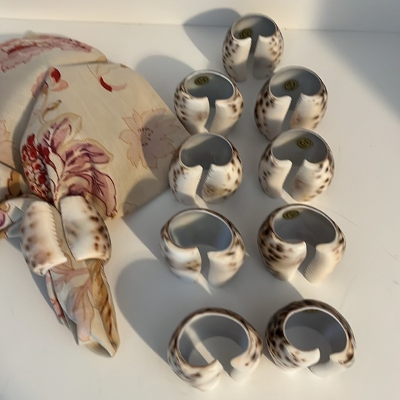 NWOT  Vintage VERY UNIQUE SHELL NAPKIN RINGS - Picture 2 of 4